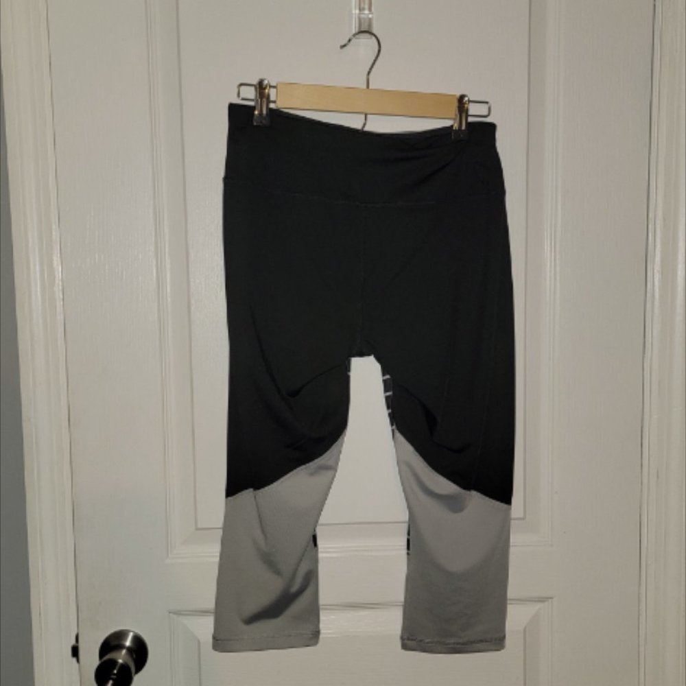 Athletic Works Capri Fitted Medium (8-10) Women's Leggings New with Tags!